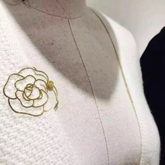 💍+FREE GIFT🎁NWT Beautiful Chanel Accessory👑 - Picture 3 of 6